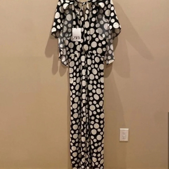 Zara Polka Dot Jumpsuit With Cape Limited
Edition 8511/744 Size XS - Picture 8 of 9